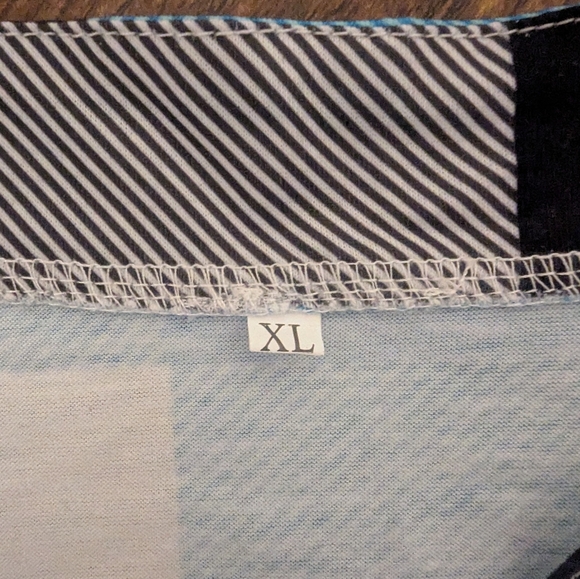 Women's blouse - Picture 3 of 6